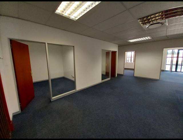 342M² OFFICE TO LET IN BRYANSTON